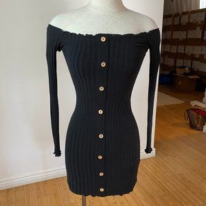 Slim fit, strechy, off shoulders dress in black